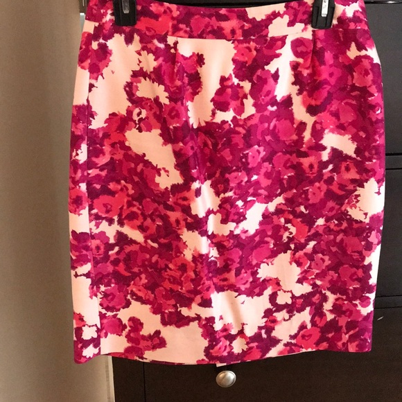 kate spade Dresses & Skirts - Kate Spade Pink Floral Skirt - size 6